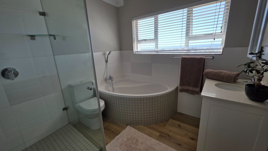 4 Bedroom Property for Sale in Hartenbos Heuwels Western Cape